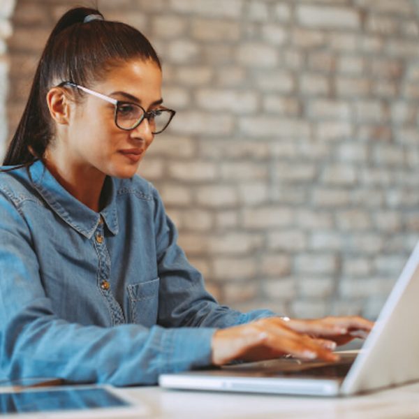 lp-ban-entrepreneur-using-a-laptop-1296x729